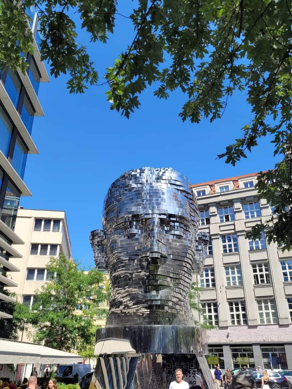 Man Hanging Out - David Černý's Statue of Sigmund Freud — 3
