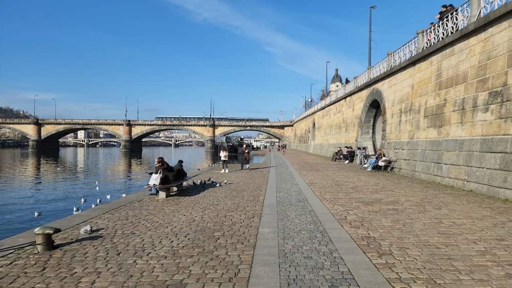 Praga vara: cum te bucuri de oraș când e cald și plin