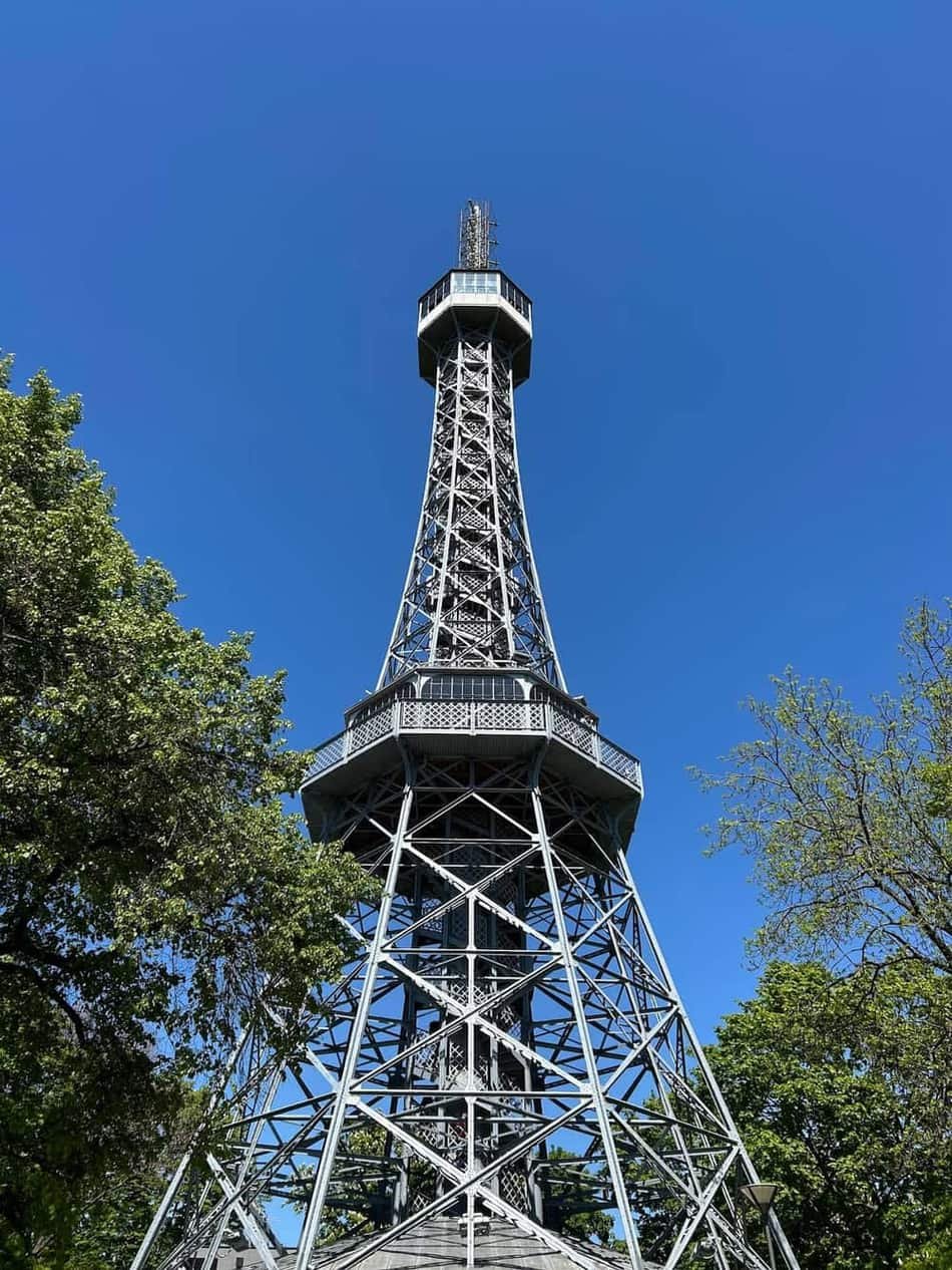 Praga primăvara: pomi înfloriți, târguri de Paște și primele grădini de bere