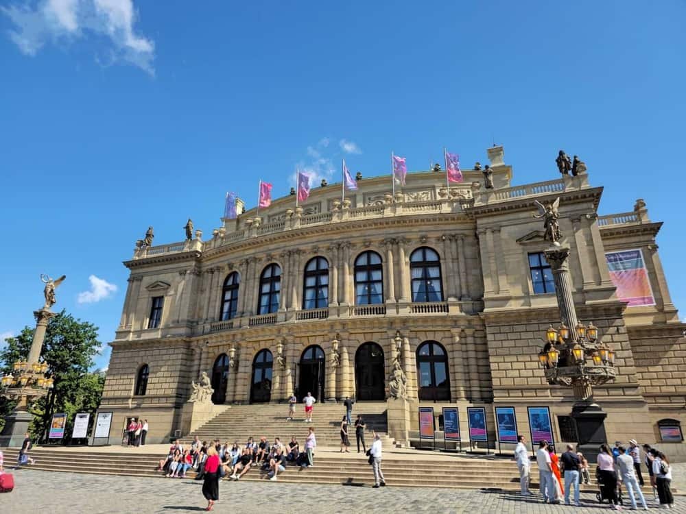 Muzica în Praga: publicul preferat al lui Mozart, râul lui Smetana și sala lui Dvořák