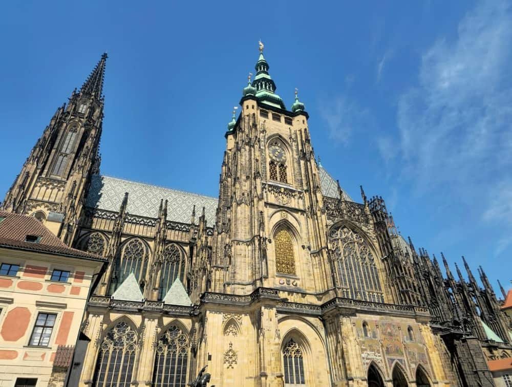 Kutná Hora din Praga: biserica de oase, orașul argintului și cum ajungi cu trenul