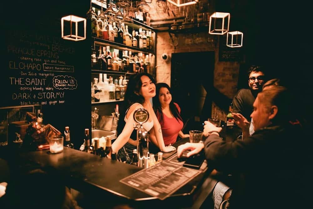 Kontakt Bar
