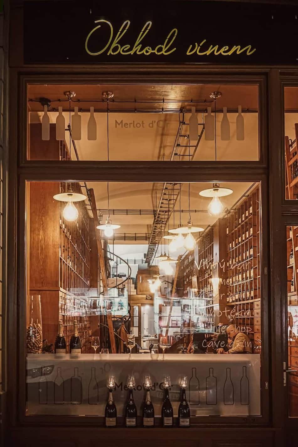 Vinný bar * Wine bar * Bar à vins DUŠNÍ