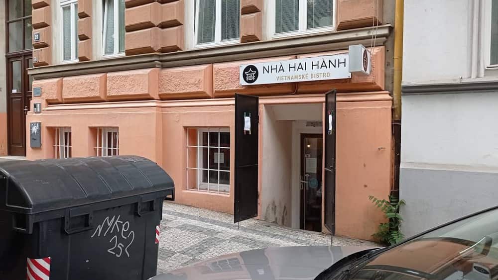 Nhà hai hành