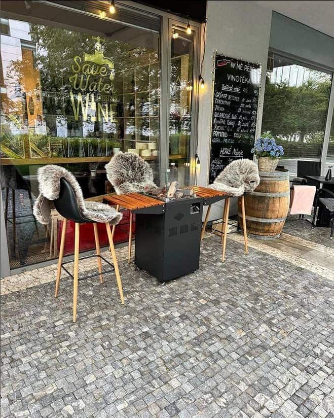 Wine Rebels Karlín - Wine, café & food